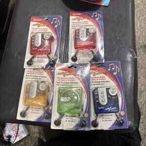 Lot Of 5 vintage Suprema Radio Action FM Auto Scan Radio W/Earphones Penlight
